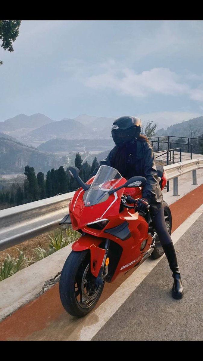 Weekend time. Let yourself go and enjoy the joy of riding.