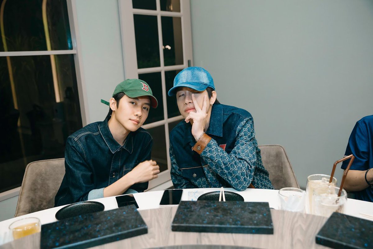 kwangg28's tweet photo. วันนี้หนูจะถ่ายพร้อมมาร์ค จีบกันได้ไหม จะต้องซ่อนกล้องไว้ตรงไหนดี🥴 #GalaxyExperiencexPromMark https://t.co/EX6yCkjDEd