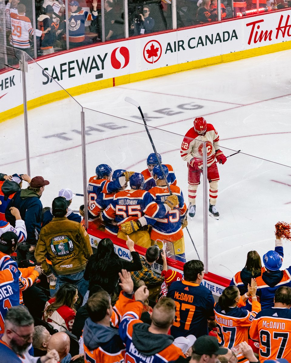 EdmontonOilers's tweet image. LUCKY 1⃣3⃣

The #Oilers defeat the Flames 3-1 in the #BattleofAlberta to extend their win streak to 13 games! 

#LetsGoOilers