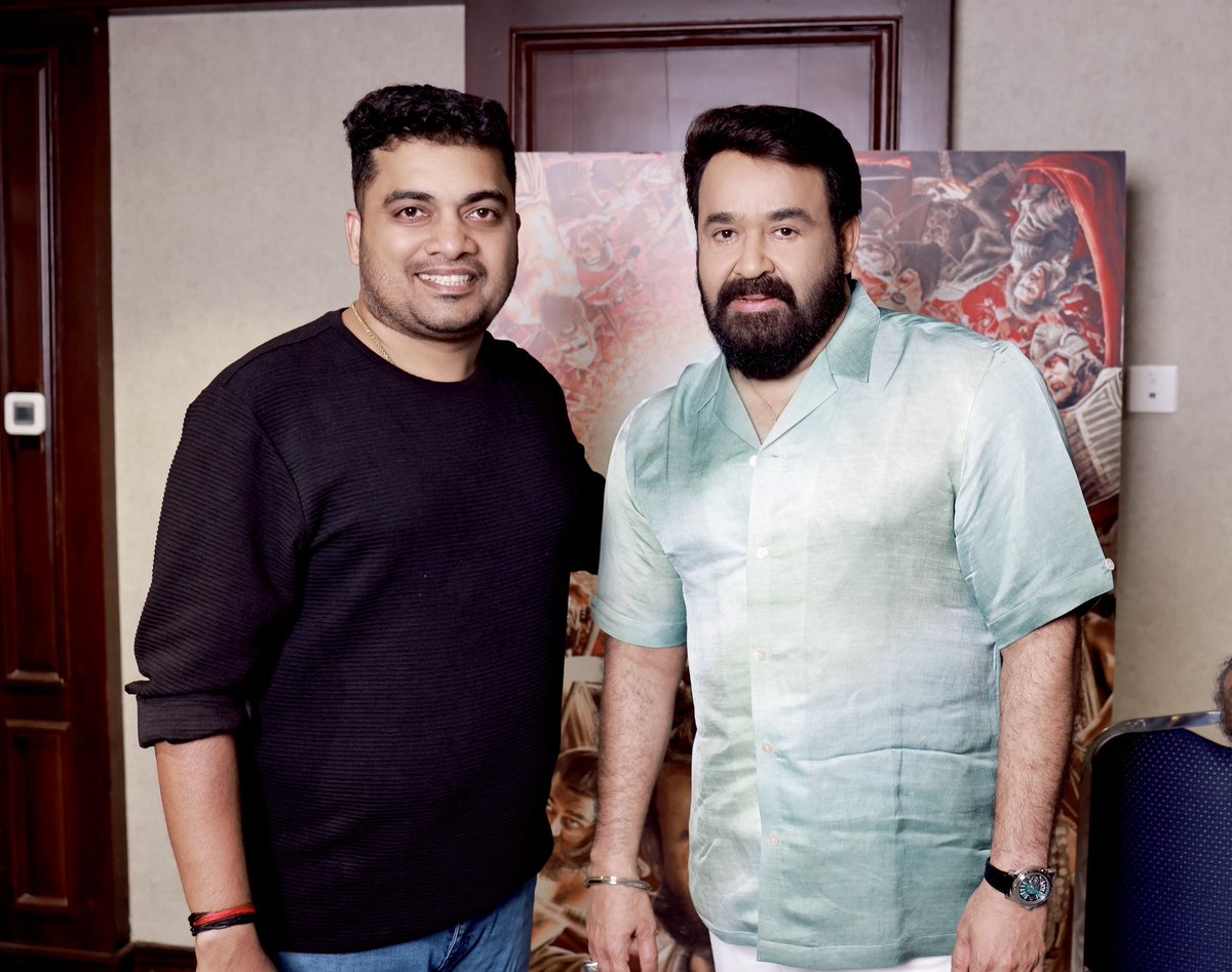 propratheesh's tweet photo. മലയാളത്തിന്റെ മോഹൻലാൽ 🔥🔥🔥

With @Mohanlal sir

#MalaikottaiValiban #Mohanlal https://t.co/v417PDeoyE