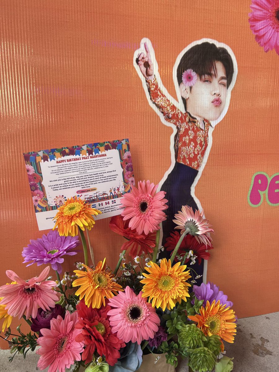 HAYDEESOLISBER1's tweet photo. Está vez tocó celebrar al guapísimo de @peatwasu esperamos le guste el regalo de su fanbase @fort_peat_LAT el cuál le damos con muchísimo amor 

gift for you @peatwasu 
@PeatwasuOfc
@Aonsung_22
from  Latinoamerica  

 #ONEsPeatFestiveBDay
#Peatwasu #CaptainPeat 
#BabyFeat https://t.co/H7EiFR7ju8