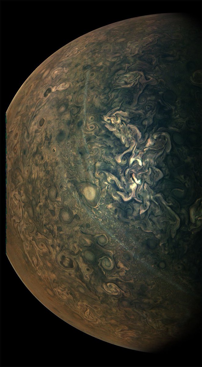 【左】地球から見た木星
【右】探査機が見た木星