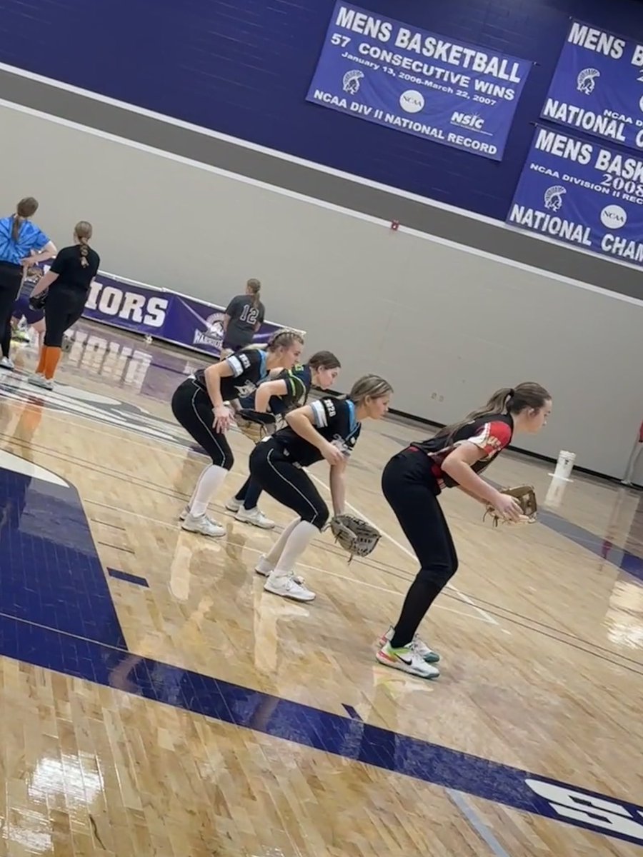 I had a blast at the @WinonaStateSB camp today! I’m excited to take the drills from today and try them out at my practices!! Thank you @CoachGregJones1, @AliNowak4, @ann_smo98, Coach Jones, and all of the players for hosting a great camp!! 💜🤍
@wilightning08