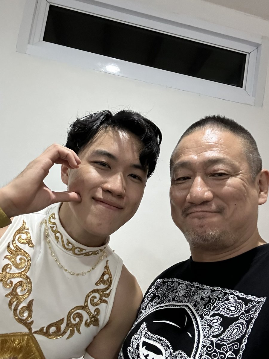 t346fire's tweet photo. 昨日の #setupth 会場一番人気だったのは��ノモス選手！華があるし、試合も良かった！今一番タイで人気のある選手じゃないかな。場内大興奮でした！対戦相手のシンガポールSPWのアンドリュー選手も写真ないけどカラダがゴツかったし、お客さんをノセるのが上手かったです。挨拶したらTシャツもらいました！ありがとう！シンガポールといえばGrapplemaxのグレッグさんにも久々に会えた！今度はシンガポールに行ってみたいな。