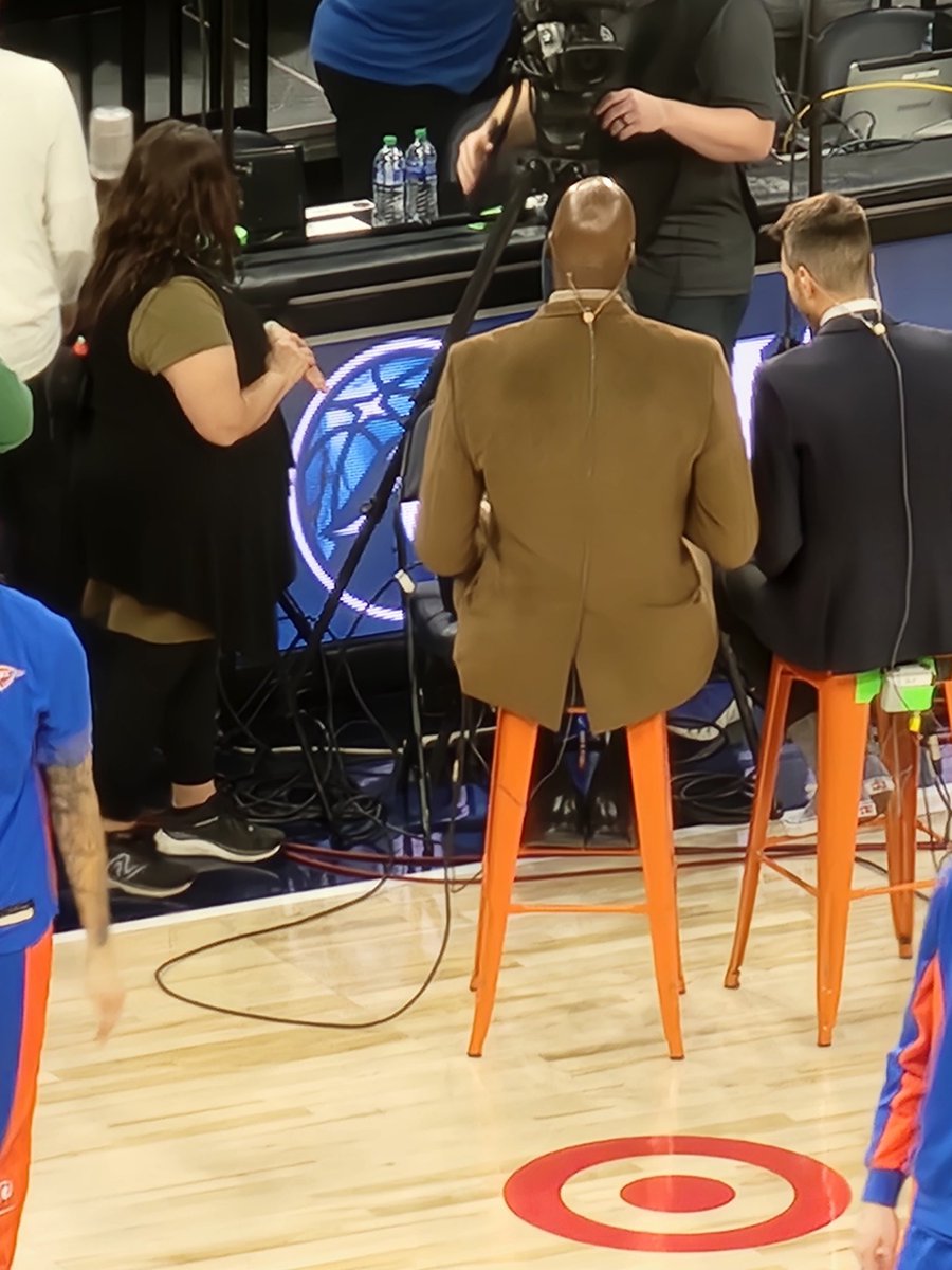 CCJumpR's tweet image. Up in the 200s sections for the #MNTimberwolves #OKCThunder game and my wife says "What is wrong with that guy's legs!?!" 😂🤣😂🤣 @Exhoopsmc skipping Legs day! #ThunderUp