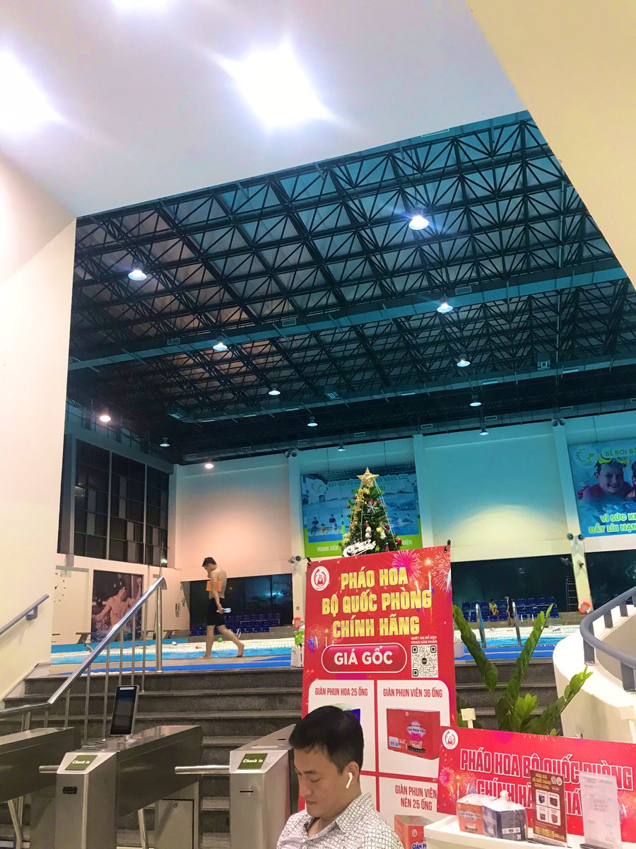 anhtrai_bkhn's tweet photo. Kết quả đi bơi về. Vào tắm chung cùng em này tranh thủ chụp kiểu ảnh. Xong rủ e đi ăn rồi về phòng chơi. Ta nói ngon gì đâu
#bkhn
#couple_hust
#gayhn https://t.co/ELNYZV7EVM