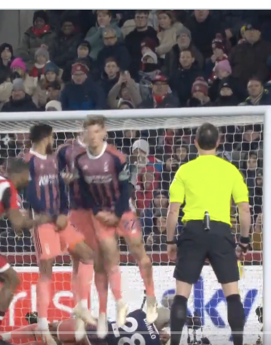 Bryberlin's tweet photo. @SkySportsPL rigged, player no. 22 jumping out of the way https://t.co/nXTtTgEwZV