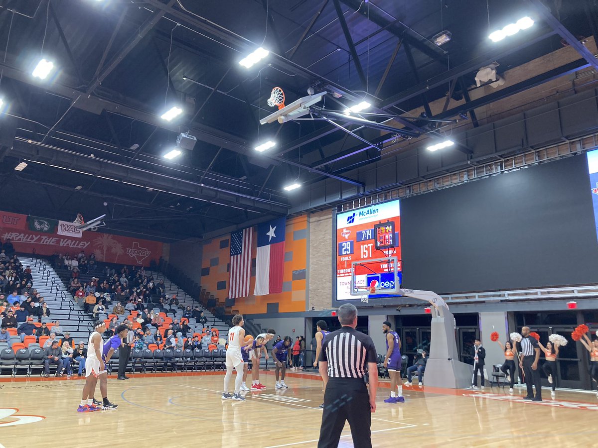 It’s @UTRGVmbb hosting @TarletonMBB in Edinburg. #RallyTheValley #WACmbb #wachoops nice to see @WACHoopsNation in the house