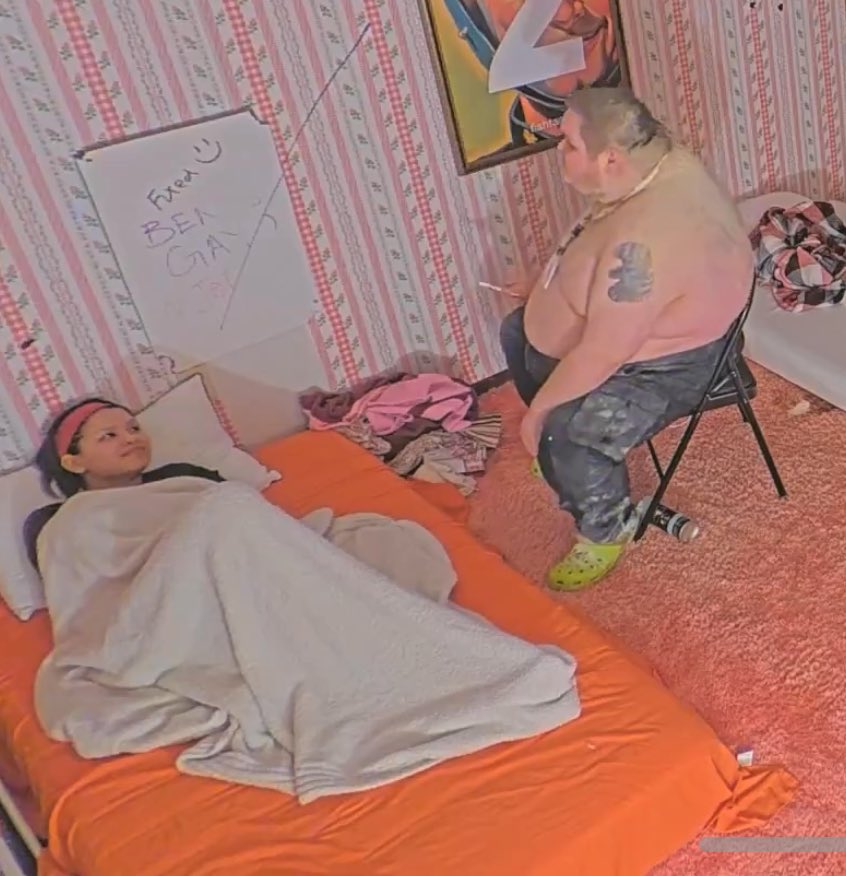 TrashOracleStd's tweet image. LMFAO WHAT IS CHRIS DOING IN TRISHAS ROOM AND WHAT THE FUCK IS HE TALKING ABOUT 💀🤣#Fishtanklive @fishtankislive @jetneptune_ @Airsoftfatty420