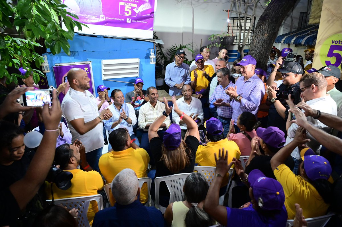 AbelMartinezD's tweet photo. Hoy realizamos 15 actividades en la #Circ3 del Distrito Nacional, trabajando duro, escuchando a la gente y fortaleciendo el trabajo electoral. En febrero rescataremos la Capital con @DomingoCG1 y en mayo junto al @PLDenlinea, rescataremos y transformaremos todo el país. https://t.co/AL7fLh9fkD