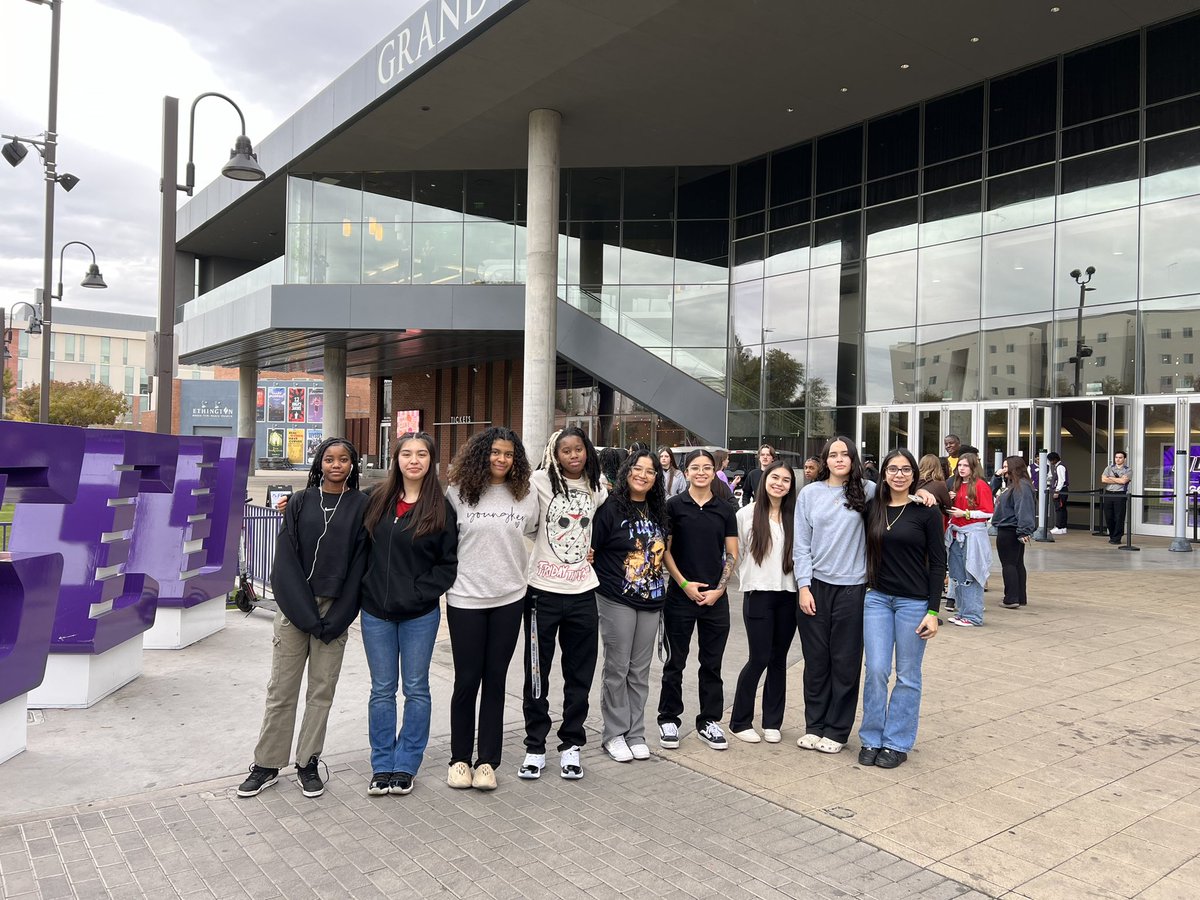 youngkerbball's tweet photo. Fun day with Team 15!

Team breakfast after practice and a double overtime battle at the GCU Women’s basketball game! https://t.co/v25qz61sMt