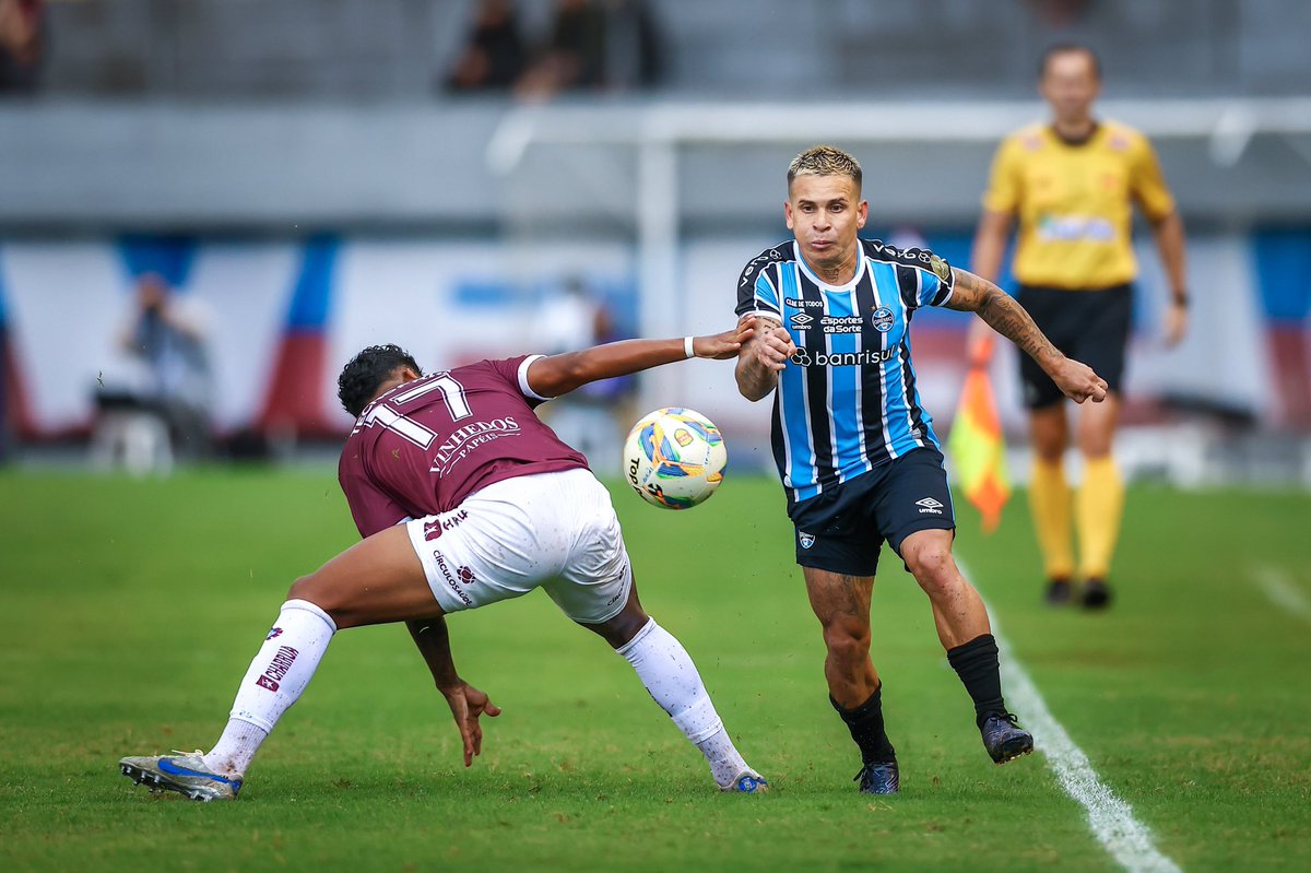 Soteldo foi uma baita contratação.

Fez um salseiro, vai pra cima, dribla muito bem e procura jogo.

Esse era o parceiro perfeito pro Suárez ano passado.

Agora é dar um centroavante BOM pra ele ter do lado. JP Galvão não tem como.
