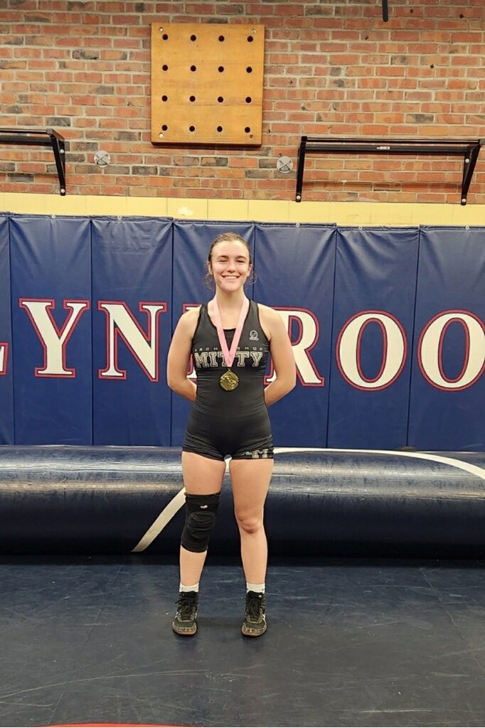 Congratulations to junior Grace Saso who won her weight division at the Lynbrook Challenge today. Monarchs took 5th overall. #GoMonarchs