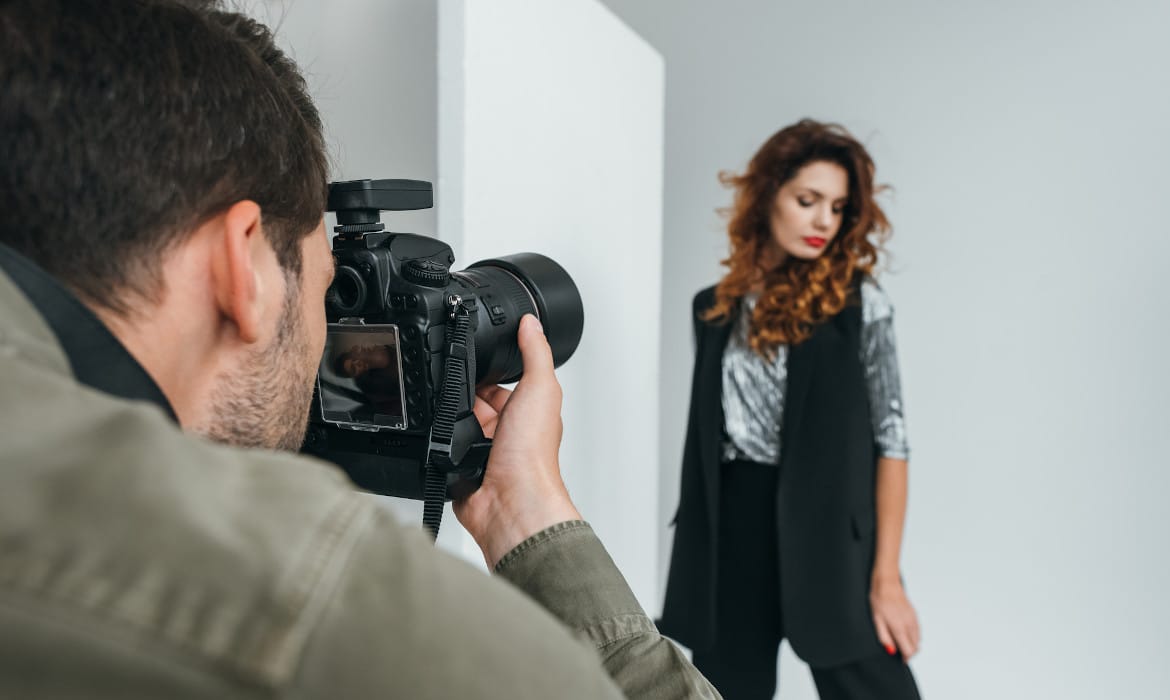 zaibatsu's tweet photo. Photographer Shares “Fundamentals of Posing” So Anyone Can Be an Effective Model https://t.co/100QbnB3Ei #PhotographyGuide #davidsuh https://t.co/s7D3iPeDLP