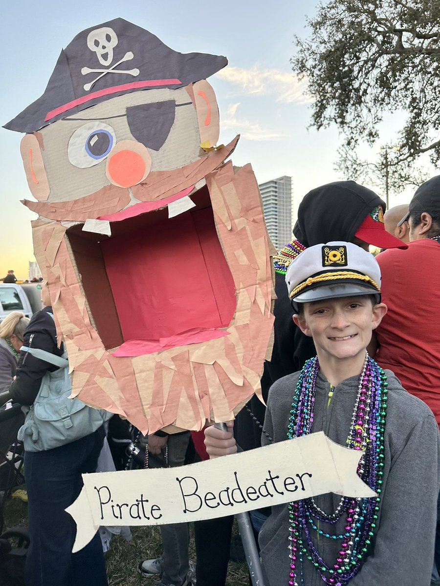 Kids Gasparilla parade was a great time. Kids and I made this “bead catcher” which drew a lot of attention. First bead we caught with it - from Mayor Jane Castor!!!