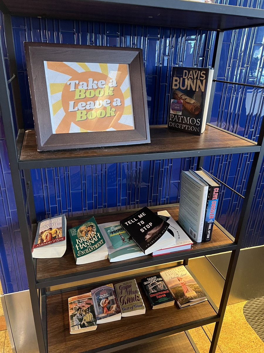 Spotted in the lobby of the Hilton at #LibLearnX! Who doesn’t love a new book for their travels? Librarians, if you’d like to contribute it’s next to the concierge desk! 📖