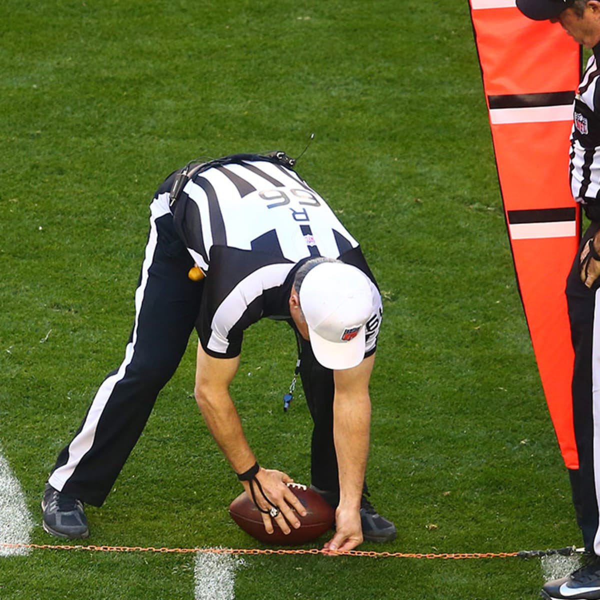 AnnieAgar's tweet image. apple: we’ve come out with technology that can read your mind 

nfl: