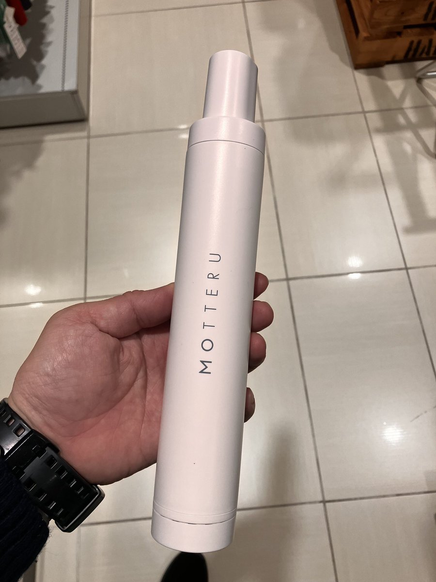 Hands_Umeda's tweet photo. バッグの中が雫で濡れない傘☂️登場😁
ITSUMOスリムボトル折りたたみ傘!
従来の傘袋が防水用ハードケースになっているのでくづれ難くて使いやすい!
ハードケースなのに軽量で軽いんです😆
隠れた機能はまだまだあります!是非店頭にてお試しください♪
(11Fなか)
#雨傘 #ITSUMO #スリムボトル #傘 https://t.co/4BVovr7ZaH