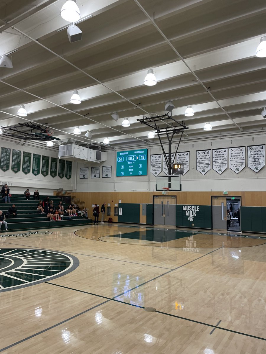 5th win in a row for the @LadyMats_Hoops over Washington High. Player of the game @KarenaEberts led the way with 28. Mats legend @sabrina_i20 on hand to support the team! Huge thanks to @carondelethoops and @KellySopak for hosting!