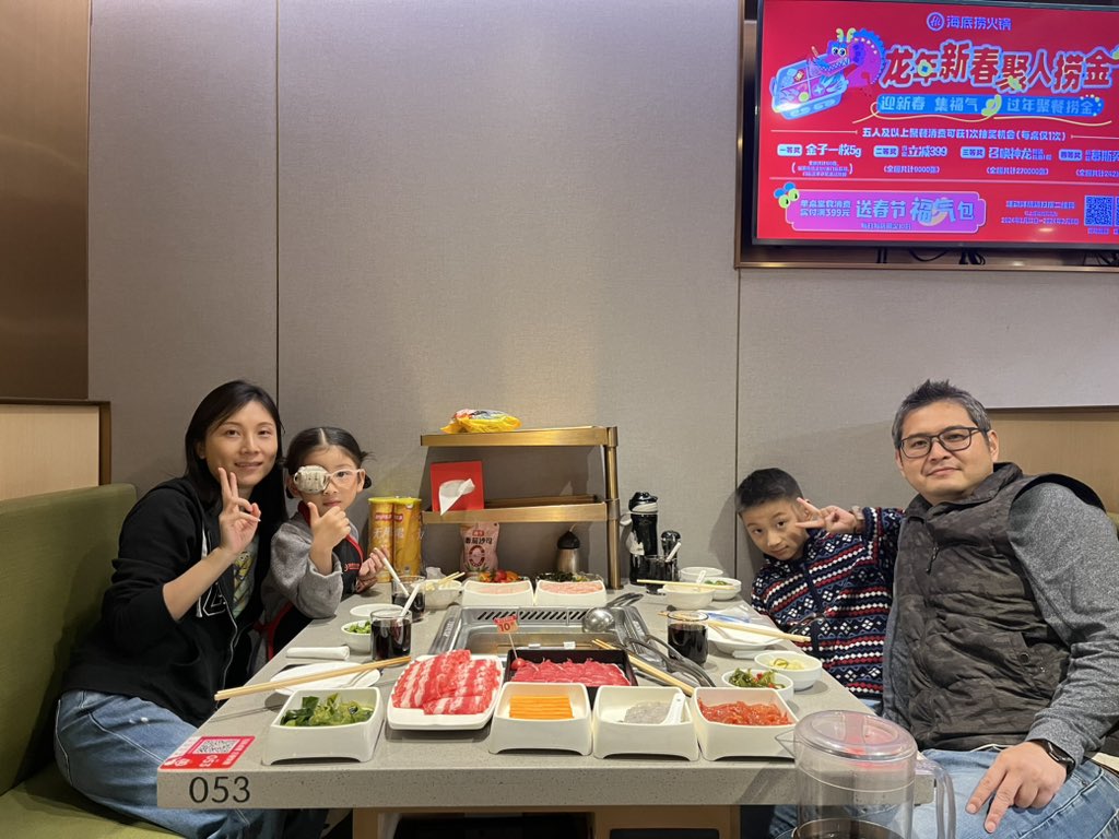smileshit's tweet photo. 海底撈 https://t.co/gTKnwCIM6U