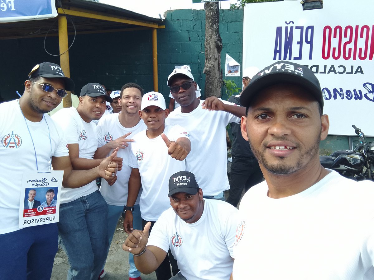 MICOMOVIMIENTO's tweet photo. Hoy nos dimos cita en la marcha Caravana del PRM en apoyo al candidato para la alcaldía #franciscopeña así como #tonyacosta y @LeyviBautista .
#Micoavanza. #micocrece
@PRM_Oficial @CarolinaMejiaG @luisabinader @JosePaliza @raquelarbaje @ATaverasGuzman @wilkinmeta @Farideraful https://t.co/DxrcAM1lDw