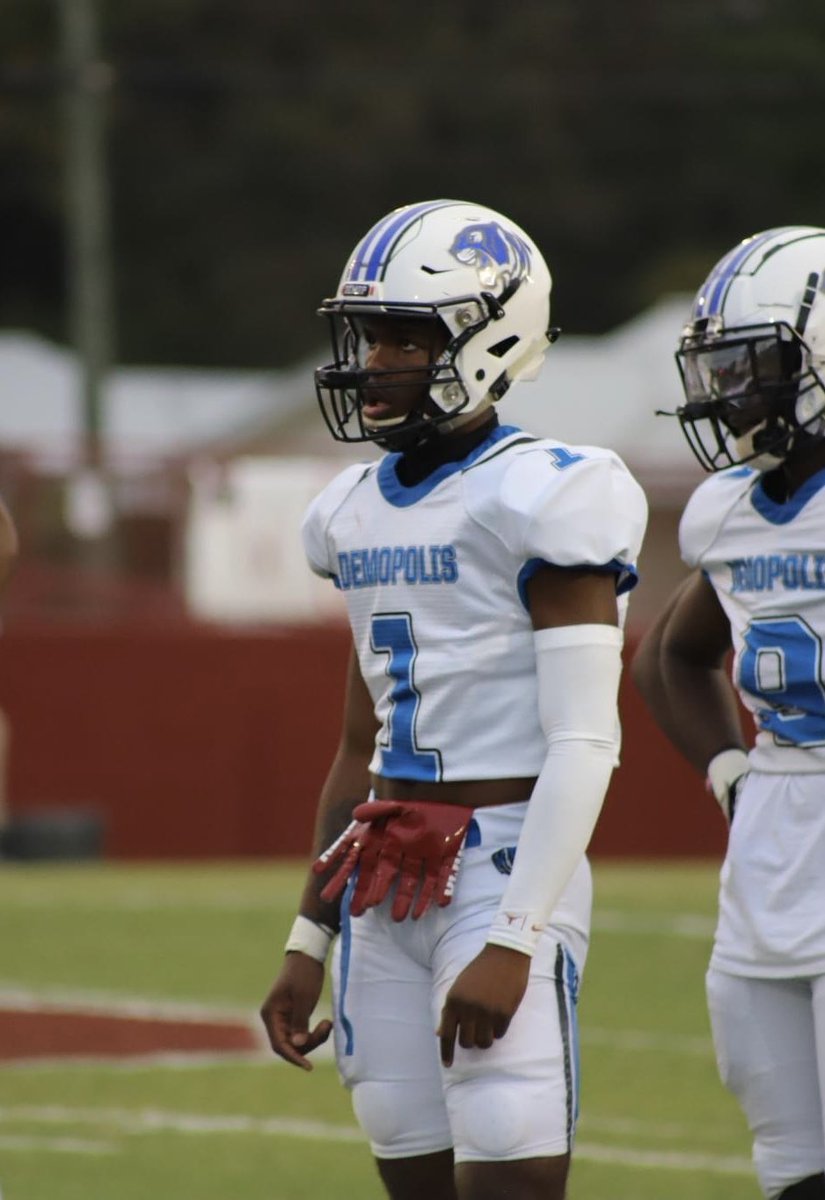 I got my 9th offer yesterday!4 division 1 offers in total❤️,GOD thank you for blessing with the recognition I deserve 🙏🏽🙏🏽,but it doesn’t stop here!! #COACHABLE #Grind #primetime @ShedrickMckenz2 @NE_Ok_HS_Sports <a href="/HHSPatsFootball/">Hillcrest Football</a> <a href="/RecruitFayNC/">Recruit Fayetteville</a>  <a href="/On3Recruits/">Follow @Rivals</a> <a href="/TroyRecruiting/">Troy Football Recruiting ⚔️</a>