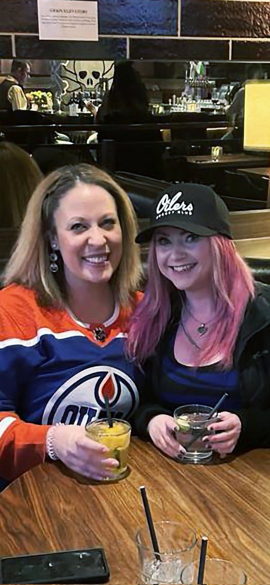 GinneyRee's tweet photo. @Christyrose760 💙🧡 https://t.co/IfsSa85wZa