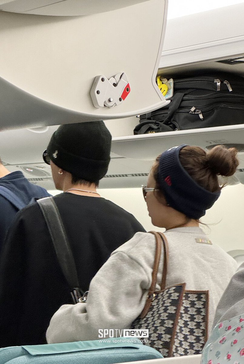 chun9hachart's tweet photo. HyunA happily traveling together with her new boyfriend, Yong Junhyung, a self-admitted active bystander of sexually abusive offenders. https://t.co/owzWH4Z4NZ