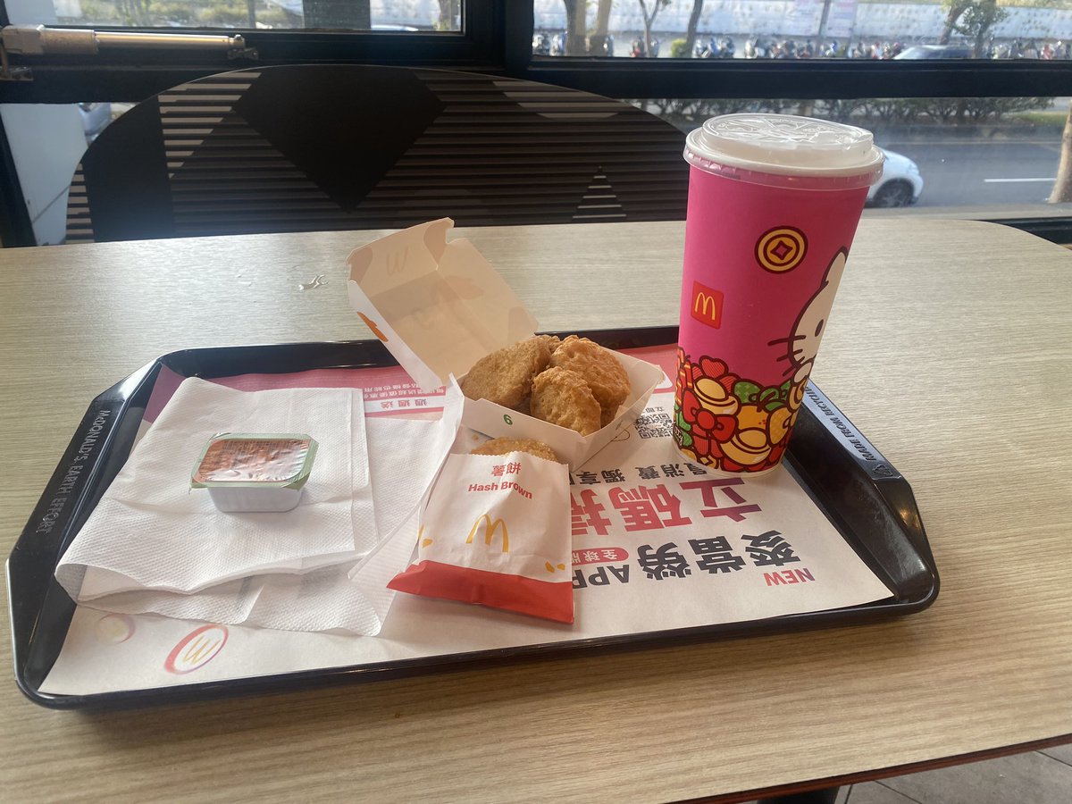 wlyo15's tweet photo. 我家樓下開的店 https://t.co/rooxSTAiwa