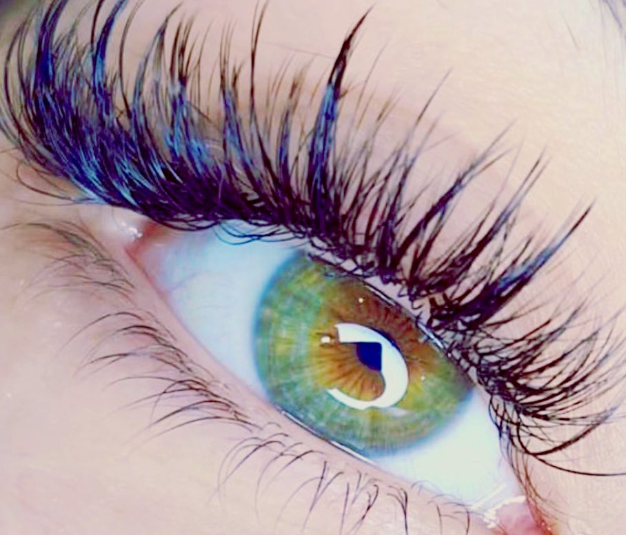 mracayyy's tweet photo. Yo analizo el color de mismo ojos y no lo entiendo https://t.co/jgcexQZiqg