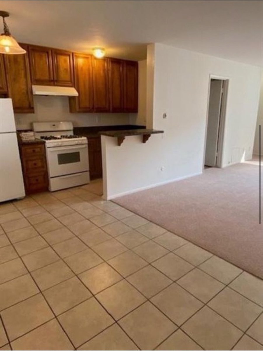 Alm1729863's tweet photo. @pjp313 @JackDav98529478 @stutteringjohnm @whoarethesepod @shalomshuli $1500 p month rent. Don’t forget the $1500 tab at the pub. But he saves money drinking on his show. He’s unbelievable https://t.co/gyPmMORMLf