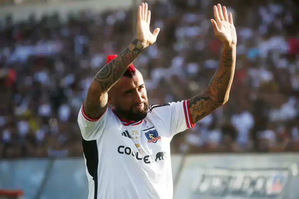 _PALACISMO's tweet photo. Arturo Vidal siempre usaba en sus historias la canción "papi yo no toy solo". Y claro, Arturo no estás solo, tienes a todo el pueblo colocolino detrás. Que no nos ganen esta minoría ladrona que es ByN.
#VidalAlColo #VidalAColoColo #FueraByN #MuerteAVial
@matcamachor https://t.co/ECUDILF8J8