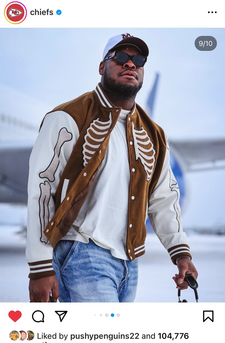 GlitterGirly13's tweet image. @treysmith I teach Human Anatomy at the University of Kansas and this jacket is fly…missing a rib😊🤓… but super fly, and I love it! 

@KU_Anatomy_Lab @Chiefs #HumanAnatomy #CoolJacket #ChiefsKingdom