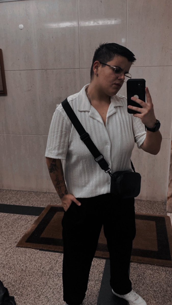 SouALipa's tweet photo. Mais um dia mais um outfit 🫡 https://t.co/UBk81EZcJD