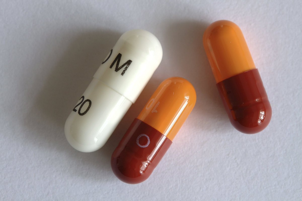 DavidForeroMD's tweet photo. 🚫 El #omeprazol NO es un “protector gástrico”!

No debe ser utilizado “para qué el #antibiótico no nos pegue”, tampoco por el hecho de recibir muchos medicamentos. 

La #automedicación  tiene consecuencias a largo plazo que seguramente usted no conoce. https://t.co/mgVZDZ8rU2
