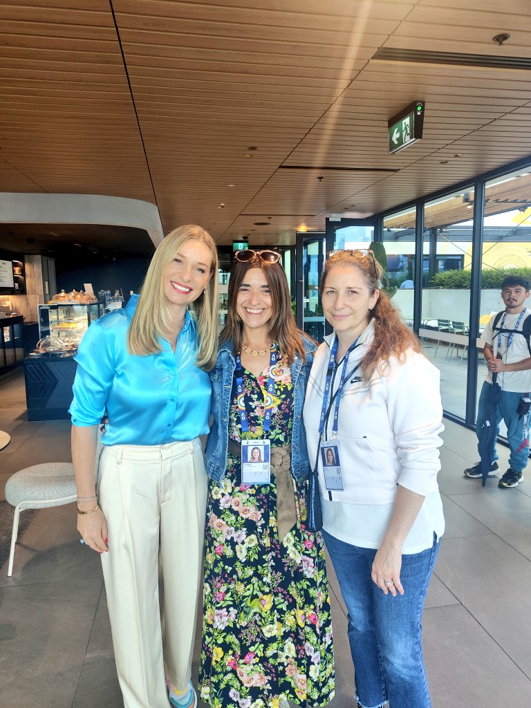 Saludos de @Babsschett y María Fernández ..con mucho cariño para @alexcorretja74 Tienes envidia @fernan_ruiz ?