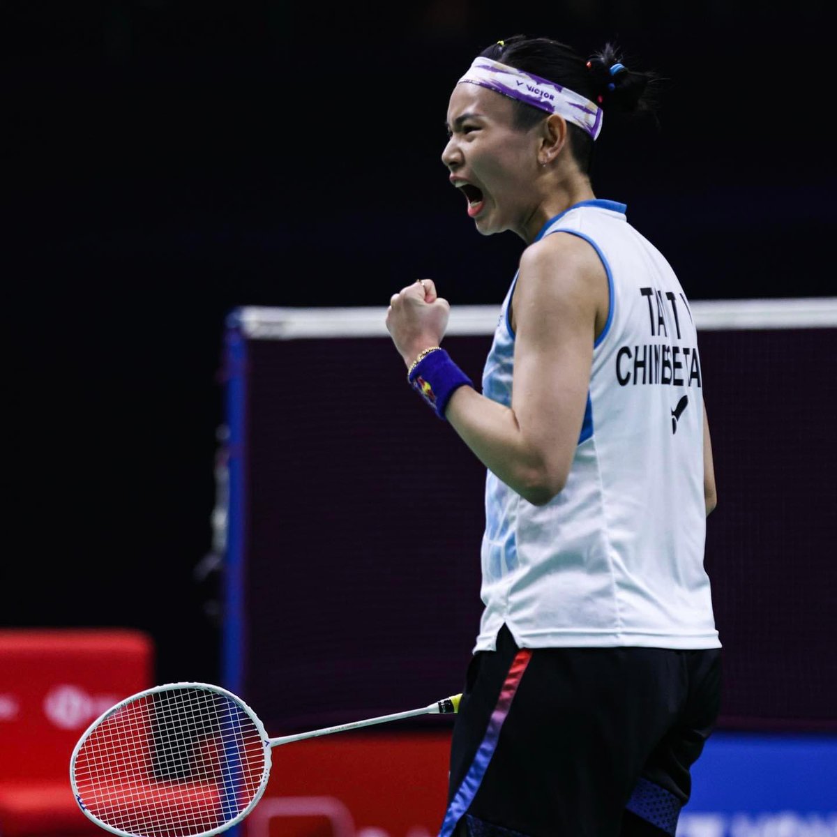 𝟯 𝙛𝙞𝙣𝙖𝙡𝙨 𝙞𝙣 𝙖 𝙧𝙤𝙬 🔥 

Tai Tzu Ying secured the WS final ticket without losing a game in #IndiaOpen, reaching the final in three consecutive tournaments!

Tai's appointed equipment
🏸 TK-TTY
👟 P9200TTY
⭕ VBS-66N

#TeamVICTOR #ReadyToWin