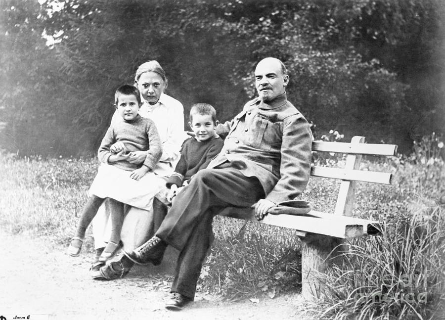 [thread] Today, January 21, is the 100th anniversary of the death of our comrade Lenin, who died at the young age of 54. He lived a remarkable life, which included making the most significant breakthroughs in Marxist praxis, including leading the first worker-peasant revolution.