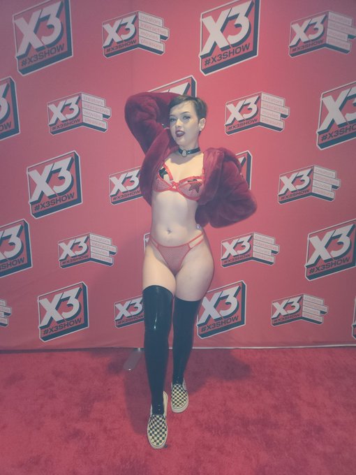X3 rocked my world 🤩 I had SO much fun representing @chaturbate on stage tonight and meeting you absolute<a href="/tag/mvsales"class="tags"><span>#mvsales</span></a>