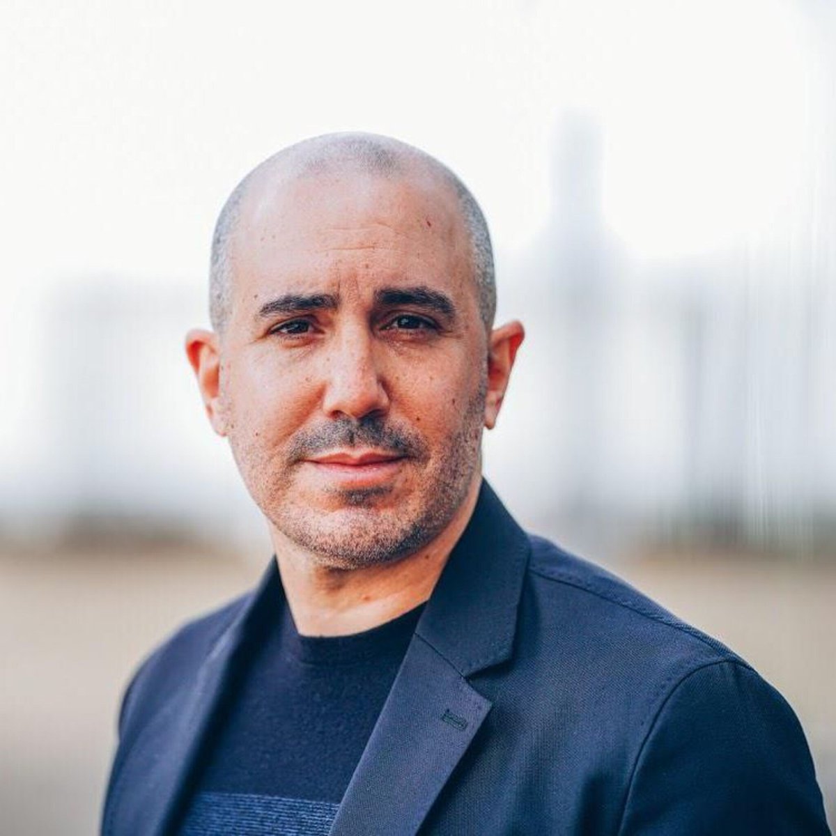 manutd_world's tweet photo. ICYMI - #mufc resmi menunjuk kepala operasi City Football Group (CFG), Omar Berrada sebagai CEO baru mereka. Ia mengawasi 11 klub milik CFG dan sempat menjalani peranan senior di Barcelona sebelumnya. Kapan ia akan memulai peran barunya akan dikonfirmasi lebih lanjut. https://t.co/SWcYXw0gQz