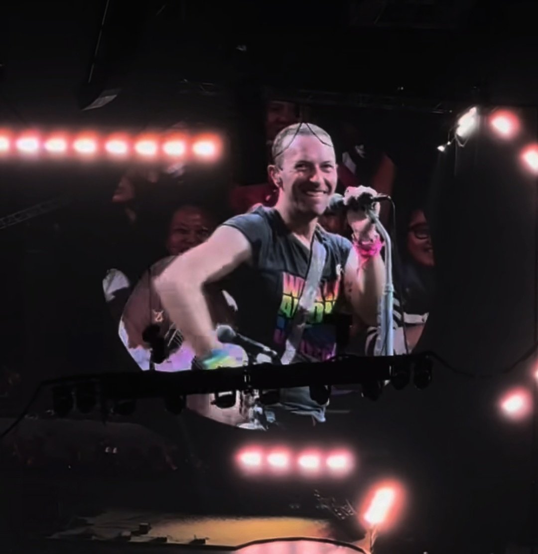 ella_mari10's tweet photo. everyone is an alien somewhere.
-Coldplay π½π€
#ColdplayBulacan
#MOTSWTPH
#ColdplayInPH https://t.co/u0b9RYz1DR