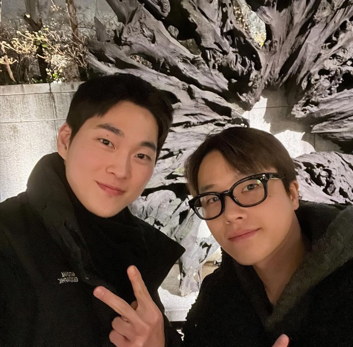 rendezwoous's tweet photo. Jinhwan with Geba (bungkorea)‼️‼️🥹🥹🥹 https://t.co/h3pYrNjva8