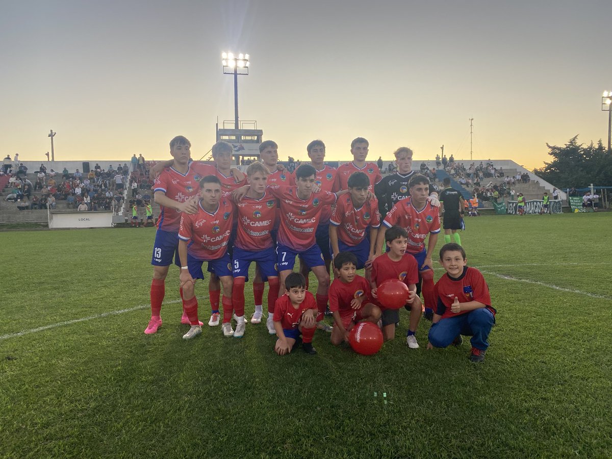 NacionalNH1910's tweet photo. #Selección | Finales de los partidos de las Ligas Federadas de Colonia ante San José interior por la primera fecha.

#Sub18 | Triunfo por 3-2 

⚽️Andrux Burgueño
⚽️Nicolás Benítez 
⚽️Simón Gardiol

#Absoluta | Victoria también 2-0

⚽️Lucas Peraza 
⚽️Luis Quinta

📸Radio del Oeste https://t.co/p23IjuVjL6