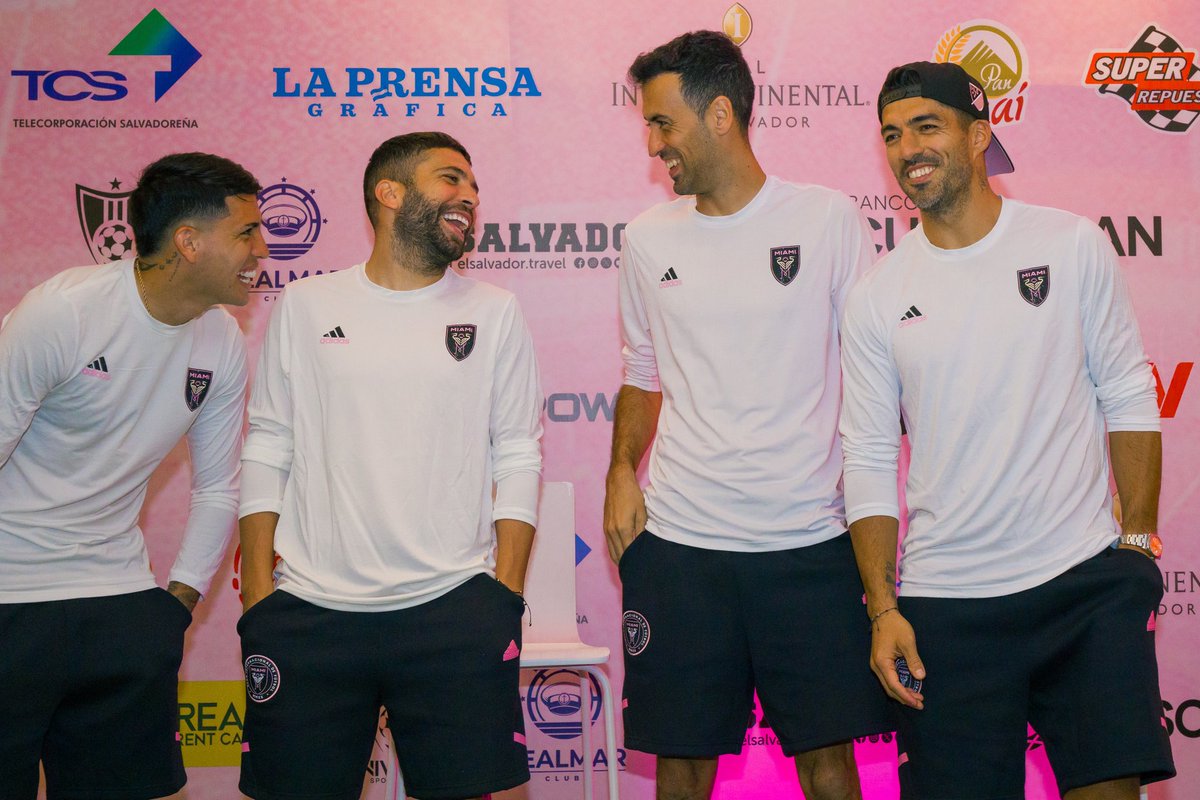 MetaShowsv's tweet photo. ¡Aún no podemos creer todo lo que vivimos 🩷🖤!

Reviviendo la emoción del Meet and Greet con los astros de @InterMiamiCF 

¡Muchas emociones, risas, sueños cumplidos y autógrafos que quedarán en el corazón de los fans! 🦩⚽🩷 https://t.co/iazcB9gmRX