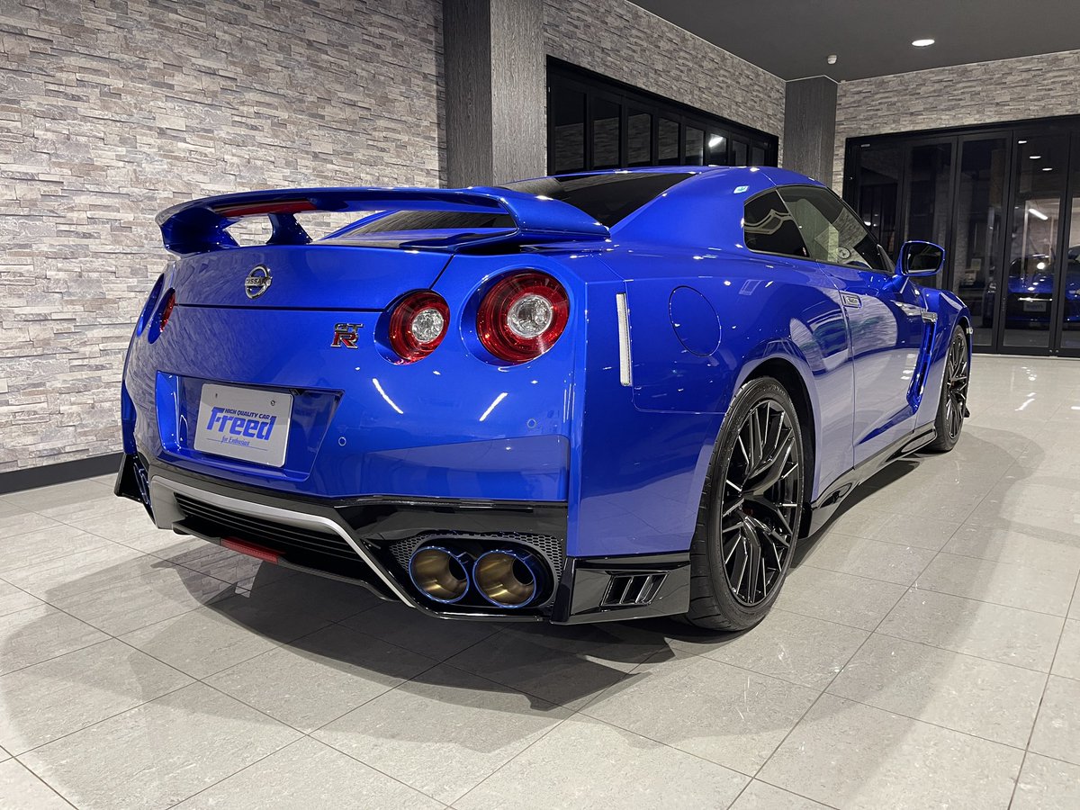 FREED_NAGAKUTE's tweet photo. ~新入庫車両~

☆Nissan GT-R PremiumEdition☆

MY20
2022年式
760km
 
ワンガンブルー

オプション
☆ファッショナブルインテリア（ライトグレー）
☆プライバシーガラス
☆SRSサイドエアバッグ&amp;カーテンエアバッグ
☆フロアマットプレミアム

皆様のお問い合わせやご来店お待ちしております！ https://t.co/uKmmfiUgm4