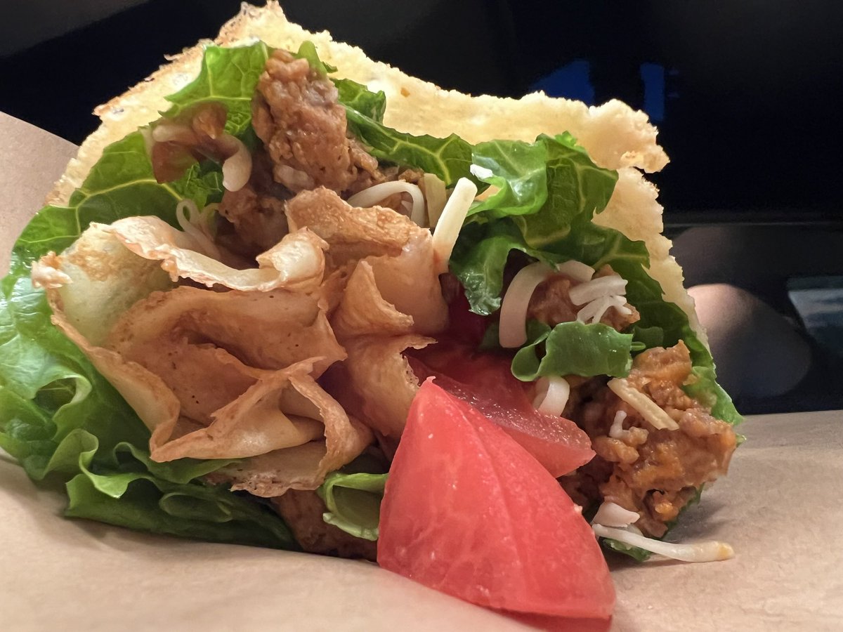 ashikagagourmet's tweet photo. #富田駅 前にオープンしたクレープのお店

ローストビーフポテト
タコス
チョコバナナ

※中身を見せるために一口かじった後の写真💦

生地がしっとり♪
具沢山♫

口コミ
https://t.co/Aqee9C6hV0

#HRATCH.cafe
#多田木町 
#足利市 https://t.co/NcaQTeb6YO