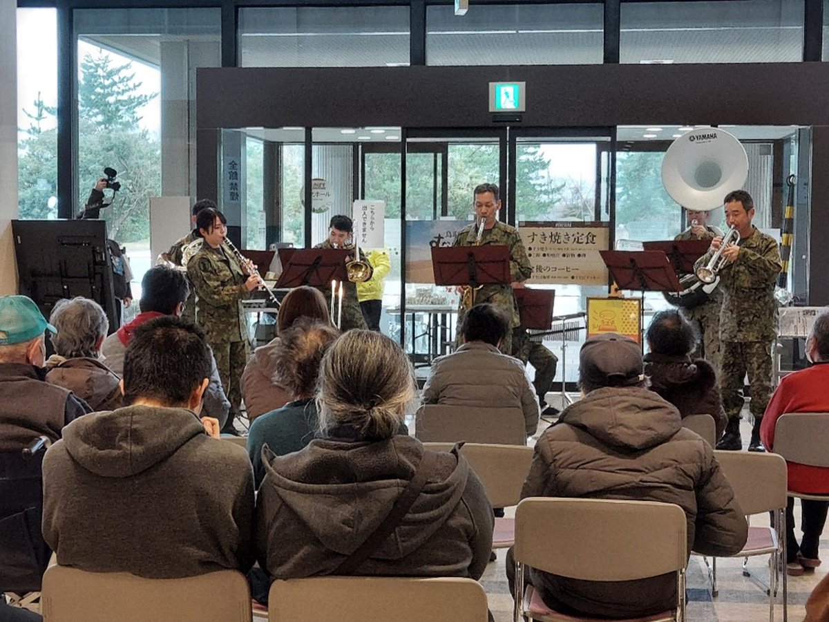 JGSDF_MA_pr's tweet photo. 【中部方面隊　災害派遣】
#災統合任務部隊 は、#令和６年能登半島地震 に伴い、６市町（輪島市、珠洲市、七尾市、能登町、穴水町、志賀町）において、舞鶴音楽隊、中部航空音楽隊、第３音楽隊及び第１０音楽隊による #慰問演奏 を実施しました。#陸上自衛隊　#災害派遣　#統合　#自衛隊 https://t.co/fgzLEOaCCl