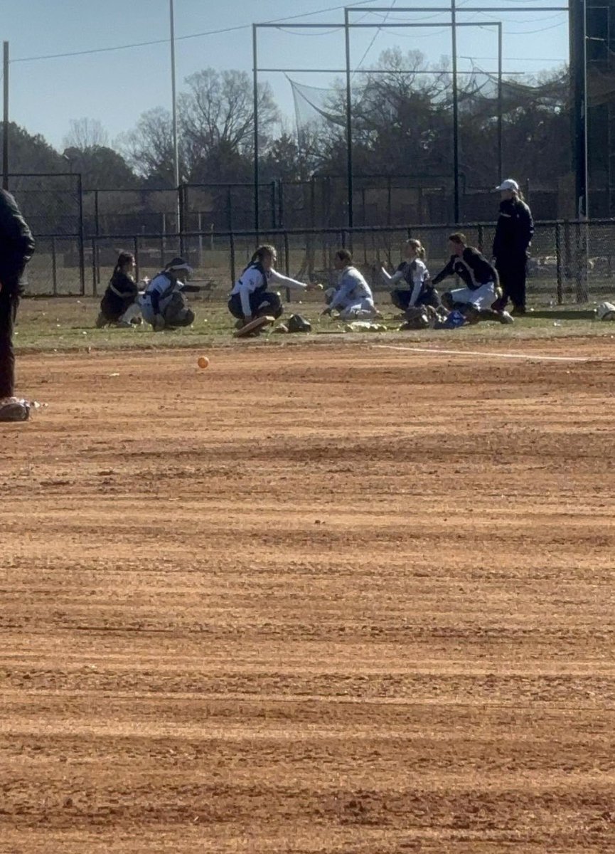 Kelsi_alberson's tweet photo. The cold didn’t stop this Winthrop camp🥶! Who needs a hot and sunny day. Thanks @CoachFuller7 @ansley_gilstrap @CoachMoWyatt
I got lots of great advice and can’t wait for the next!!! 
@llgparham
@Org_LLG 
@LLGCOACH
@PalmettoSoftba1 https://t.co/2DFhB64tVV
