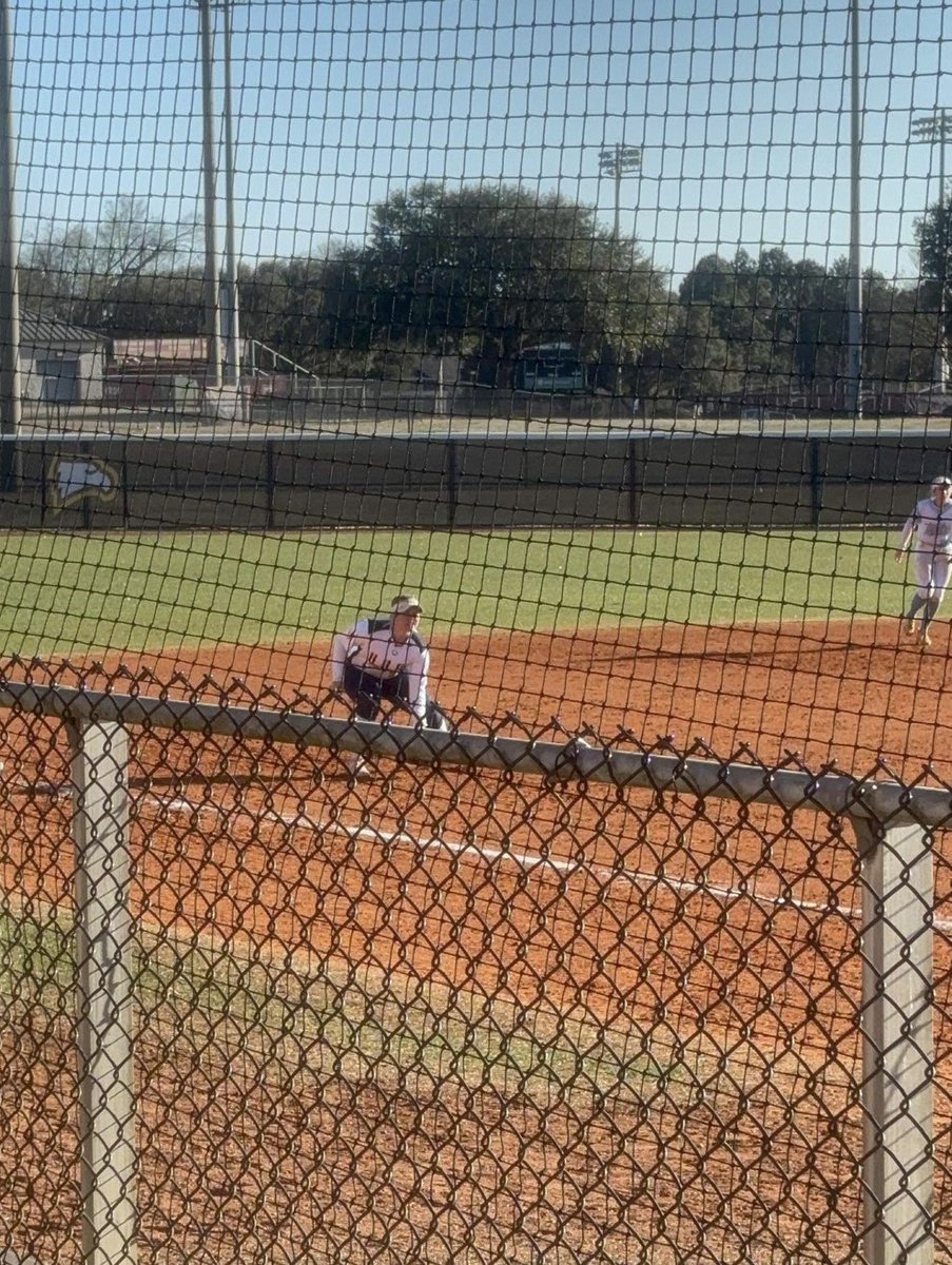 Kelsi_alberson's tweet photo. The cold didn’t stop this Winthrop camp🥶! Who needs a hot and sunny day. Thanks @CoachFuller7 @ansley_gilstrap @CoachMoWyatt
I got lots of great advice and can’t wait for the next!!! 
@llgparham
@Org_LLG 
@LLGCOACH
@PalmettoSoftba1 https://t.co/2DFhB64tVV