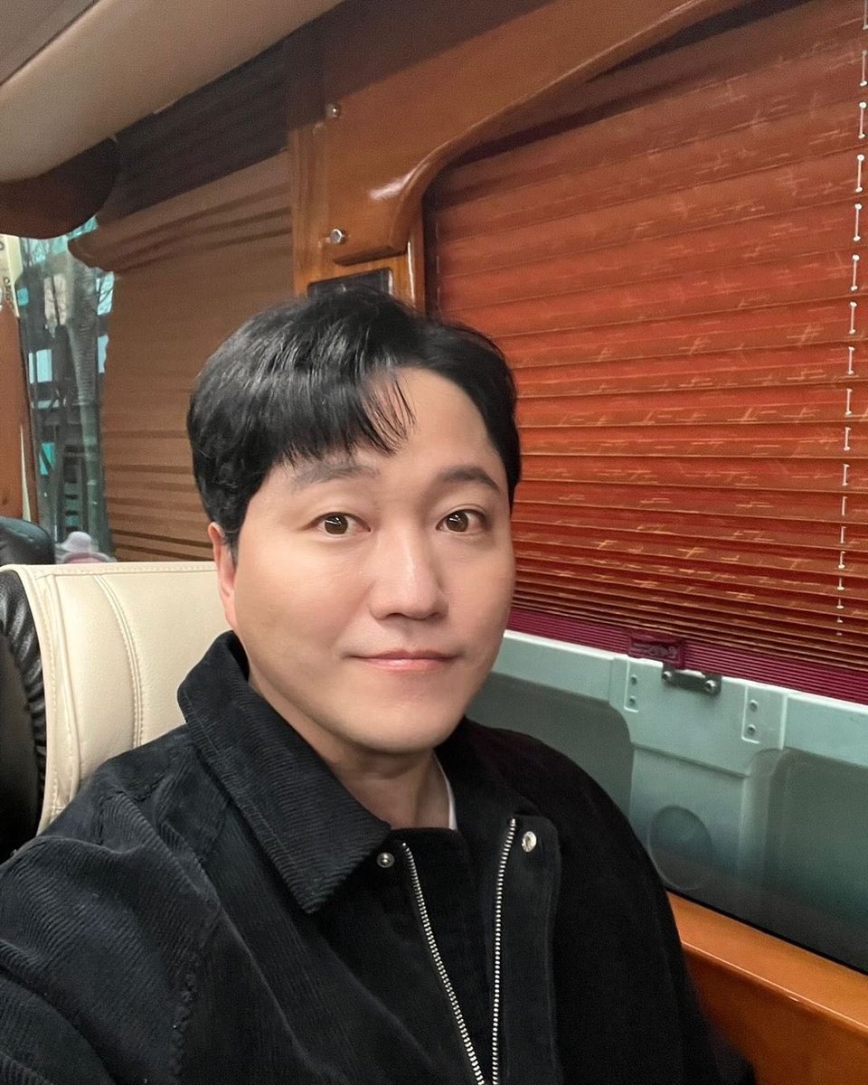 늦은 새해인사에요 우리 새해엔 더 함께 행복해요.
잠시후 무대인사에서 만나요!~👽🥰😍😉

➡️instagram.com/p/C2WOncyxetU/…

#댐스타그램 #김대명